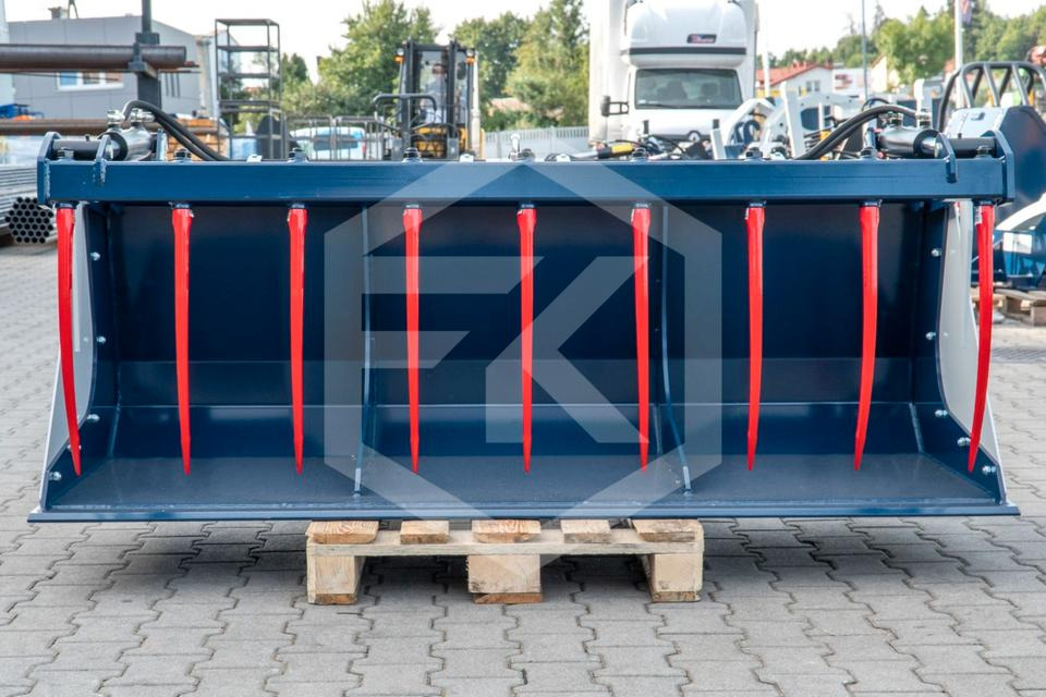 Krokodilschaufel Greifschaufel Frontlader Hoflader Euro - Rakodókanál: 2 kép. Krokodilschaufel Greifschaufel Frontlader Hoflader Euro - Rakodókanál: 2 kép.