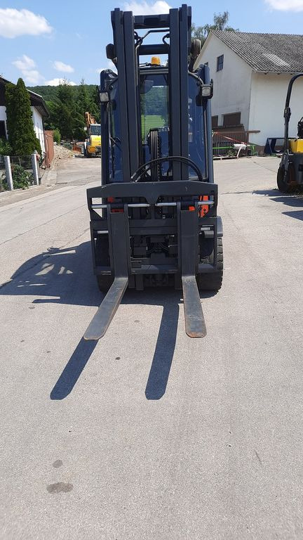 Linde H30D Triplex sehr schön - Dízel targonca: 3 kép. Linde H30D Triplex sehr schön - Dízel targonca: 3 kép.