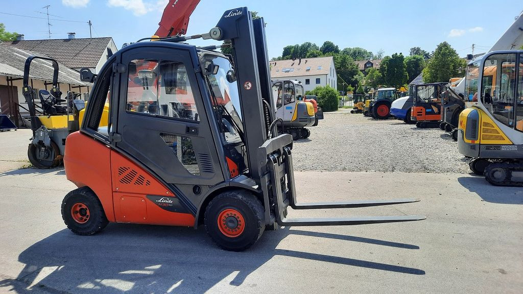 Linde H30D Triplex sehr schön - Dízel targonca: 4 kép. Linde H30D Triplex sehr schön - Dízel targonca: 4 kép.