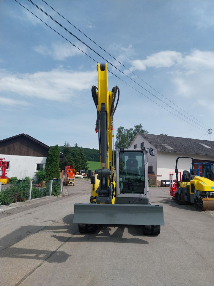 Neuson EZ 80 - Minikotró: 2 kép. Neuson EZ 80 - Minikotró: 2 kép.