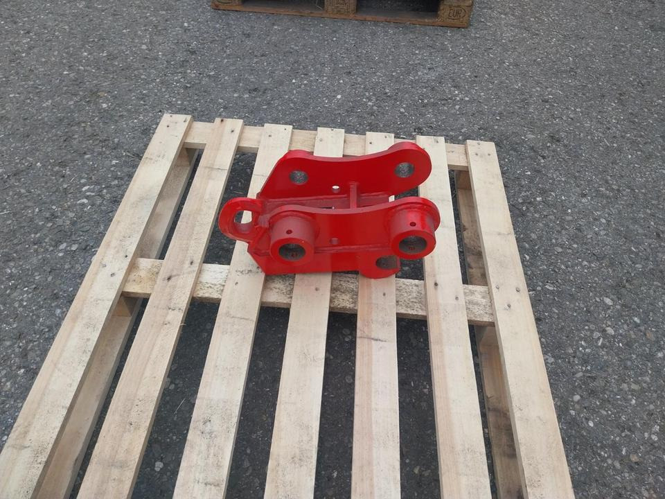 Rädlinger Schnellwechsler MS 03 2,5 - 6 to Minibagger JCB 48 Z - Gyorscsatlakozó - Minikotró: 3 kép. Rädlinger Schnellwechsler MS 03 2,5 - 6 to Minibagger JCB 48 Z - Gyorscsatlakozó - Minikotró: 3 kép.