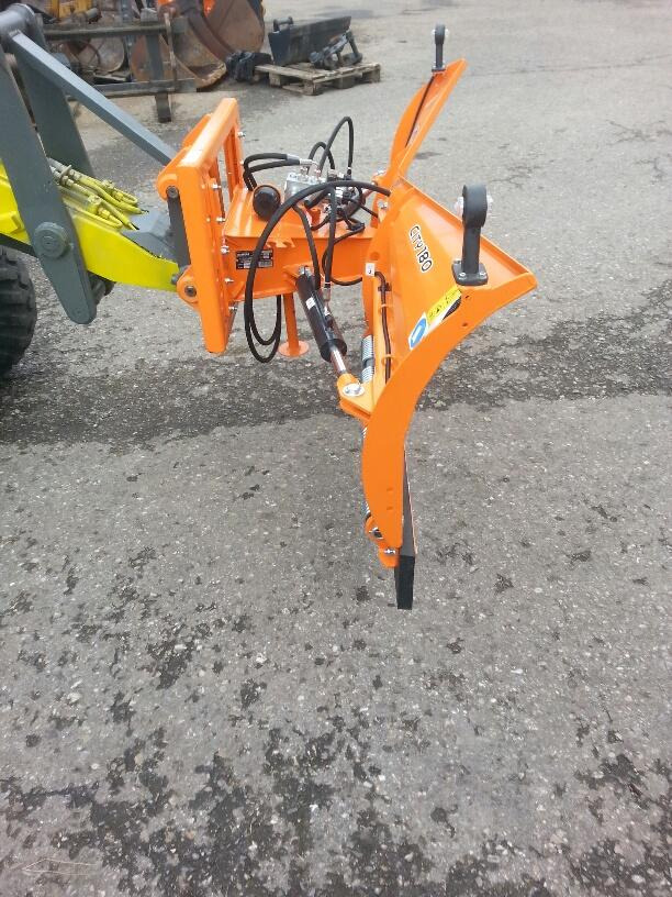 Schneeschild V 1,8m Samasz Schlepper Radlader Hoflader Frontlader - Hóeke: 3 kép. Schneeschild V 1,8m Samasz Schlepper Radlader Hoflader Frontlader - Hóeke: 3 kép.