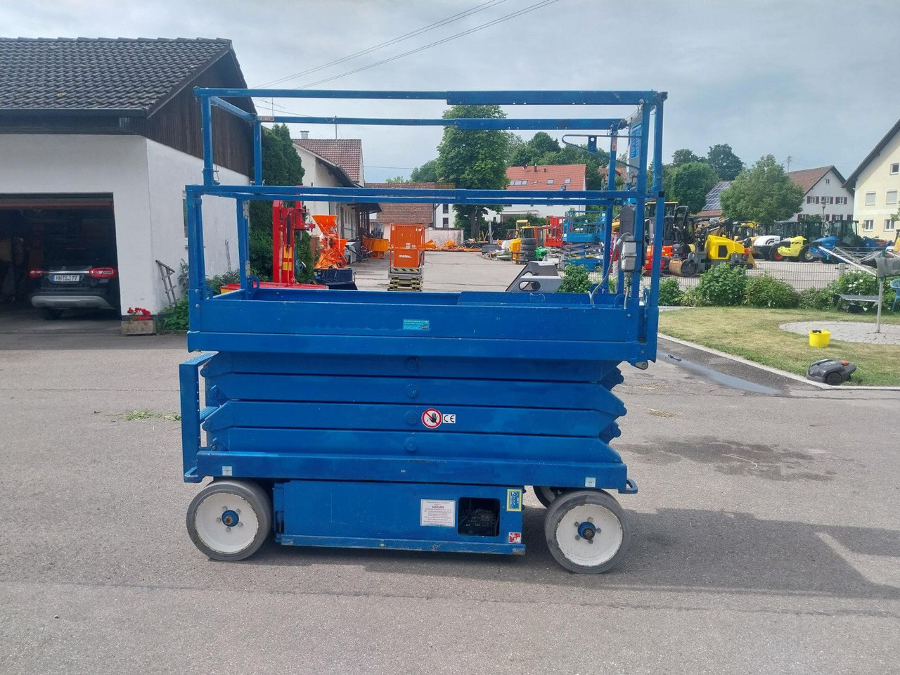 Skyjack 3226 Elektro Scherenarbeitsbühne - Emelőkosaras teherautó: 4 kép. Skyjack 3226 Elektro Scherenarbeitsbühne - Emelőkosaras teherautó: 4 kép.