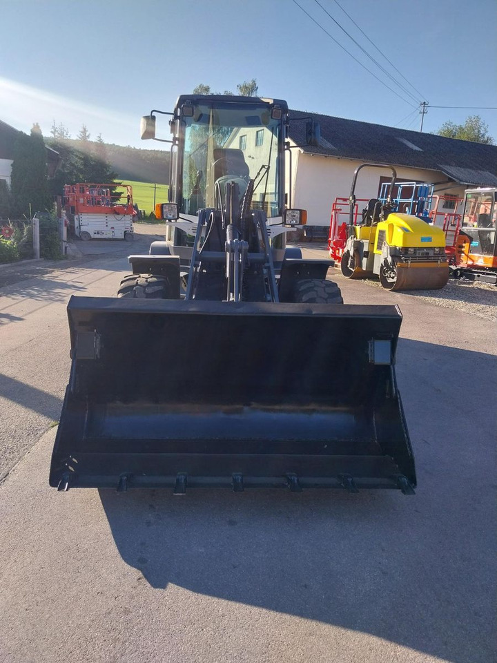 Terex TL 80, 100, 120, 65 - Gumikerekes homlokrakodó: 2 kép. Terex TL 80, 100, 120, 65 - Gumikerekes homlokrakodó: 2 kép.