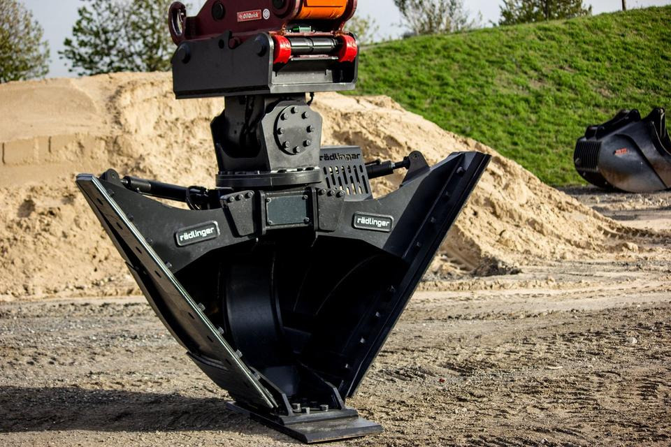 Trapezlöffel hydraulisch verstellbar MS 10 10 - 20 to Löffel JCB - Kotró kanál: 2 kép. Trapezlöffel hydraulisch verstellbar MS 10 10 - 20 to Löffel JCB - Kotró kanál: 2 kép.