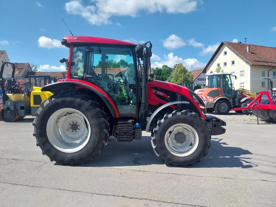 Valtra A85 Schlepper Traktor Fendt Bulldog - Traktor: 4 kép. Valtra A85 Schlepper Traktor Fendt Bulldog - Traktor: 4 kép.