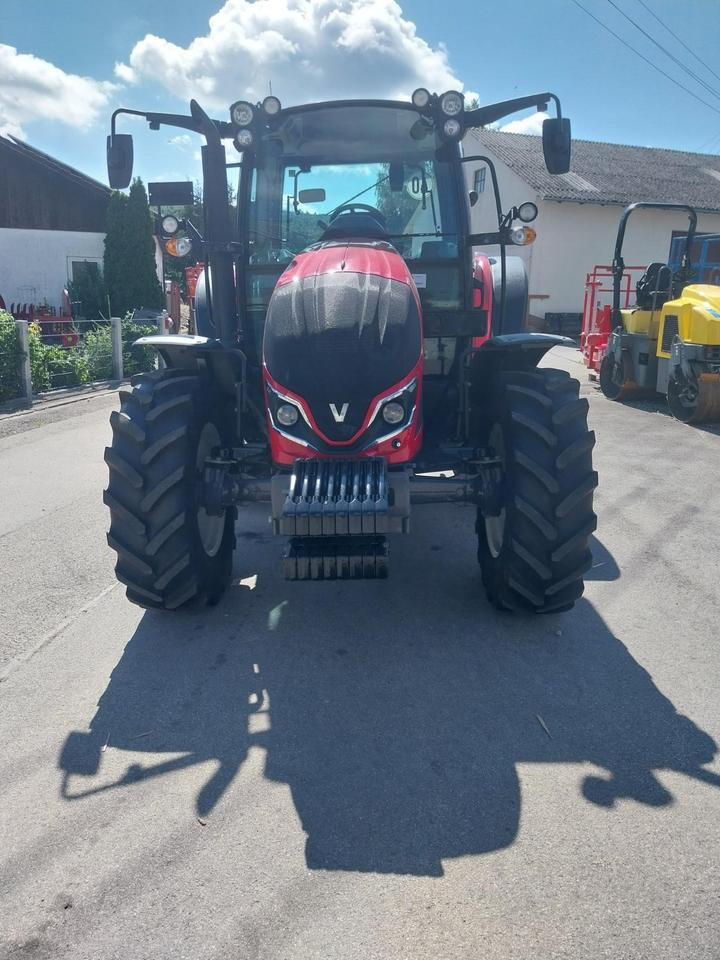 Valtra A85 Schlepper Traktor Fendt Bulldog - Traktor: 2 kép. Valtra A85 Schlepper Traktor Fendt Bulldog - Traktor: 2 kép.