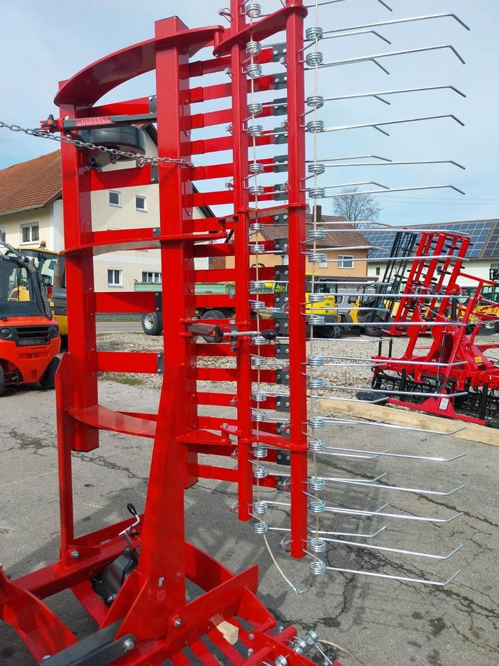 Weidelüfter 6m Wiesenstriegel Wiesenegge Grünlandpflege Striegel - Rugós borona: 5 kép. Weidelüfter 6m Wiesenstriegel Wiesenegge Grünlandpflege Striegel - Rugós borona: 5 kép.