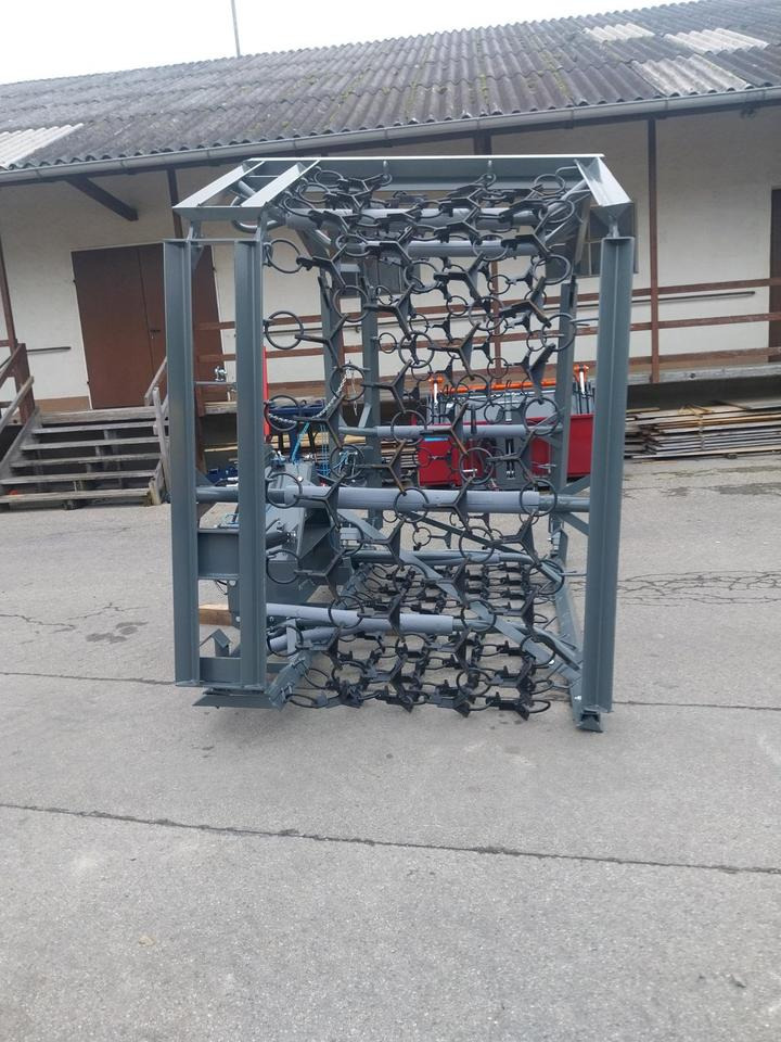 Wiesenegge 6 - 8m Wiesenstriegel Wiesenschleppe Schlepper - Láncos borona: 3 kép. Wiesenegge 6 - 8m Wiesenstriegel Wiesenschleppe Schlepper - Láncos borona: 3 kép.