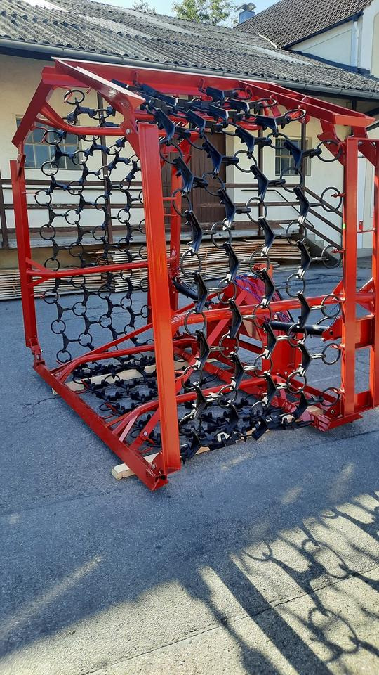 Wiesenegge 6 - 8m Wiesenstriegel Wiesenschleppe Schlepper - Láncos borona: 4 kép. Wiesenegge 6 - 8m Wiesenstriegel Wiesenschleppe Schlepper - Láncos borona: 4 kép.