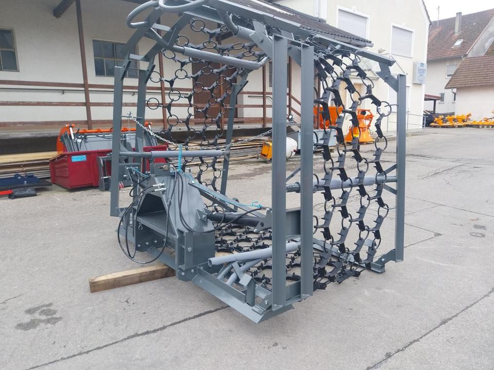 Wiesenegge 6 - 8m Wiesenstriegel Wiesenschleppe Schlepper - Láncos borona: 4 kép. Wiesenegge 6 - 8m Wiesenstriegel Wiesenschleppe Schlepper - Láncos borona: 4 kép.