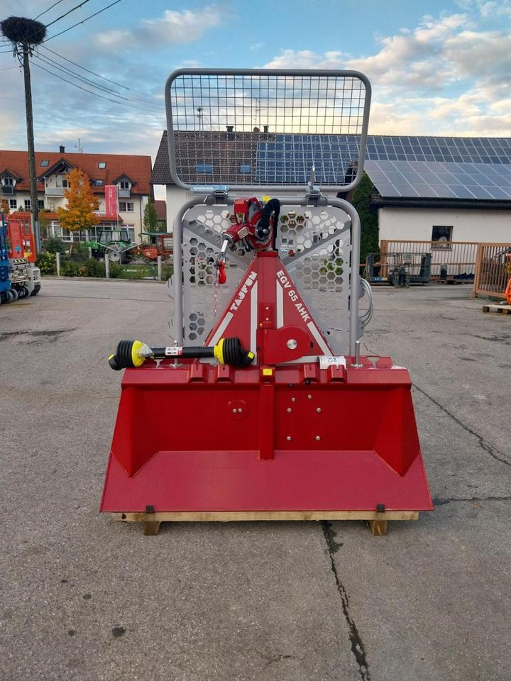 Neue Forstseilwinde Seilwinde Tajfun EGV 65 AHK SG Funk 35 45 55 - Csörlő - Erdészeti gép: 1 kép. Neue Forstseilwinde Seilwinde Tajfun EGV 65 AHK SG Funk 35 45 55 - Csörlő - Erdészeti gép: 1 kép.