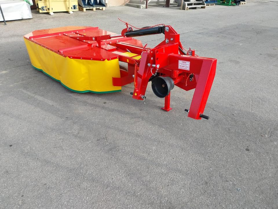 Neues Trommelmähwerk 185 Mähwerk Kreiselmähwerk Fahr KM 24 - Fűkasza: 2 kép. Neues Trommelmähwerk 185 Mähwerk Kreiselmähwerk Fahr KM 24 - Fűkasza: 2 kép.