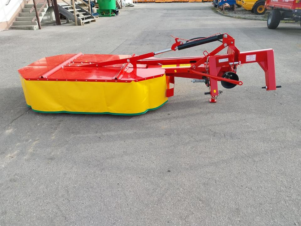 Neues Trommelmähwerk 185 Mähwerk Kreiselmähwerk Fahr KM 24 - Fűkasza: 1 kép. Neues Trommelmähwerk 185 Mähwerk Kreiselmähwerk Fahr KM 24 - Fűkasza: 1 kép.