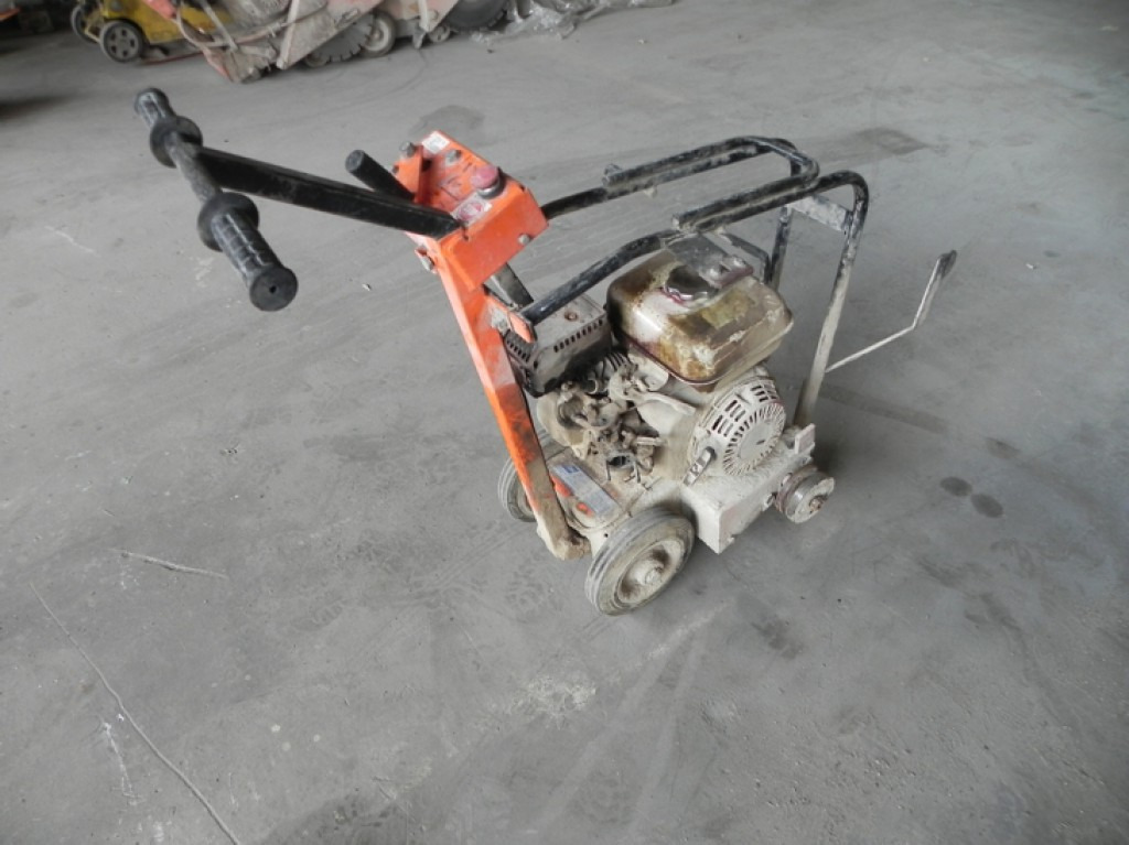 SAINT GOBAIN Norton Clipper C 51 Kleinteile - Építőipari gépek: 3 kép. SAINT GOBAIN Norton Clipper C 51 Kleinteile - Építőipari gépek: 3 kép.