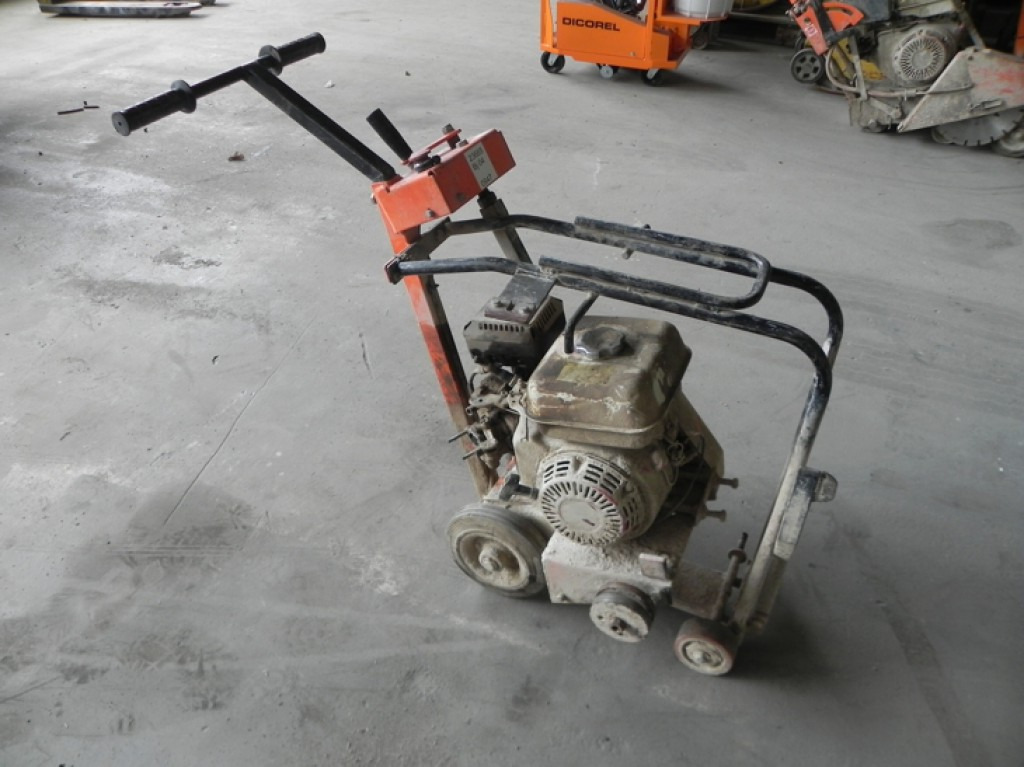 SAINT GOBAIN Norton Clipper C 51 Kleinteile - Építőipari gépek: 2 kép. SAINT GOBAIN Norton Clipper C 51 Kleinteile - Építőipari gépek: 2 kép.