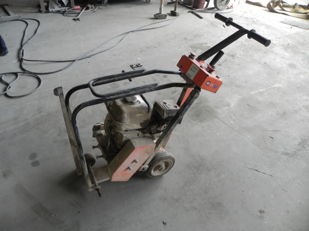 SAINT GOBAIN Norton Clipper C 51 Kleinteile - Építőipari gépek: 1 kép. SAINT GOBAIN Norton Clipper C 51 Kleinteile - Építőipari gépek: 1 kép.