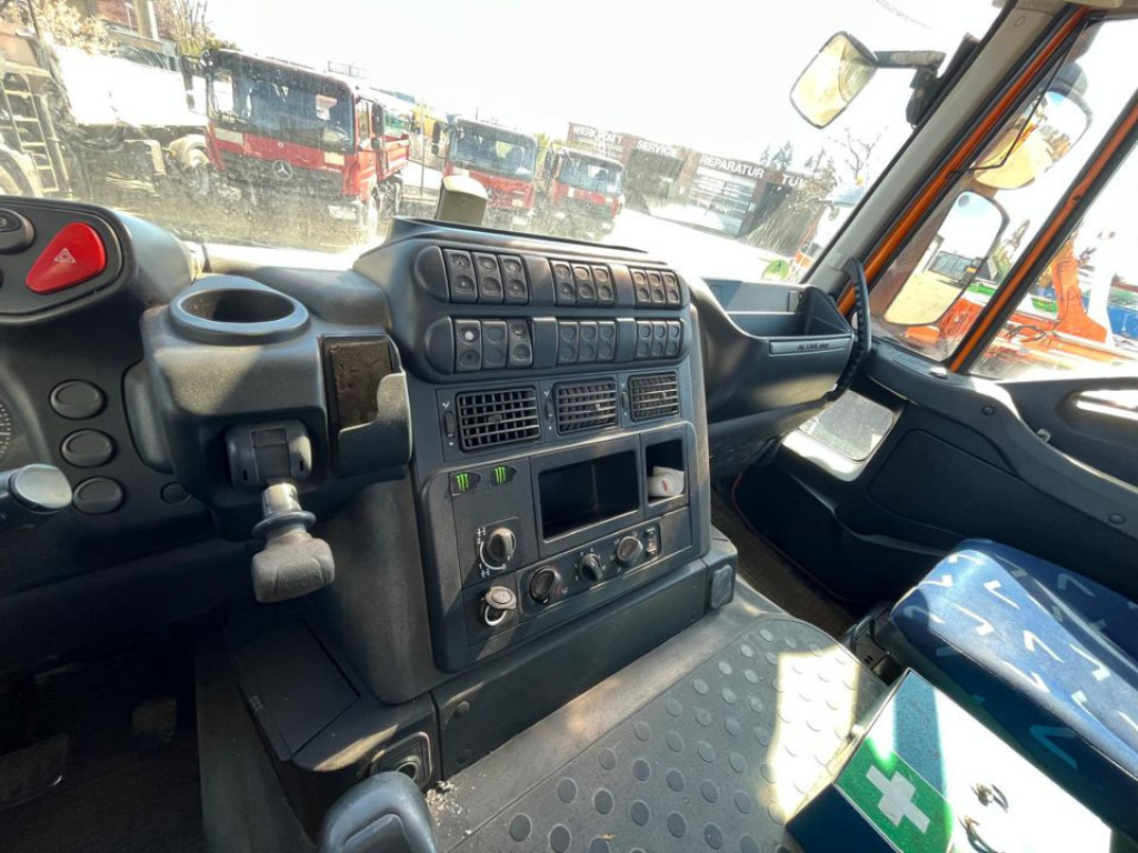 IVECO-MAGIRUS TRACKER AD260T50 6x4 3-Achs Kipper Schalter, Blatt - Billenőplatós teherautó: 2 kép. IVECO-MAGIRUS TRACKER AD260T50 6x4 3-Achs Kipper Schalter, Blatt - Billenőplatós teherautó: 2 kép.