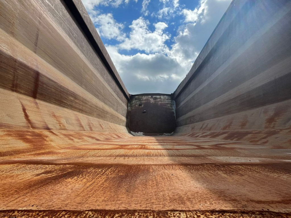 KEMPF Hinterkippmulde SKM 35 3 Kippauflieger 40m³ Stahl - Félpótkocsi billenőplatós: 5 kép. KEMPF Hinterkippmulde SKM 35 3 Kippauflieger 40m³ Stahl - Félpótkocsi billenőplatós: 5 kép.