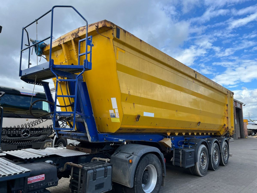 KEMPF KEMPF Hinterkippmulde Kippauflieger SKM 35/3 40m³ Stahl - Félpótkocsi billenőplatós: 4 kép. KEMPF KEMPF Hinterkippmulde Kippauflieger SKM 35/3 40m³ Stahl - Félpótkocsi billenőplatós: 4 kép.