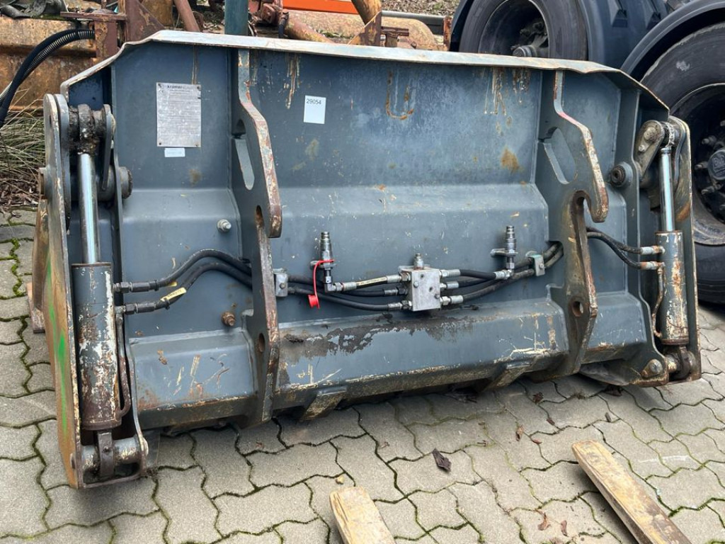 KRAMER WERKE Radlader 750 Allrad Radlader Klappschaufel+Gabel - Gumikerekes homlokrakodó: 3 kép. KRAMER WERKE Radlader 750 Allrad Radlader Klappschaufel+Gabel - Gumikerekes homlokrakodó: 3 kép.