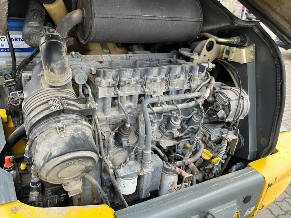 KRAMER WERKE Radlader 750 Allrad Radlader Klappschaufel+Gabel - Gumikerekes homlokrakodó: 2 kép. KRAMER WERKE Radlader 750 Allrad Radlader Klappschaufel+Gabel - Gumikerekes homlokrakodó: 2 kép.