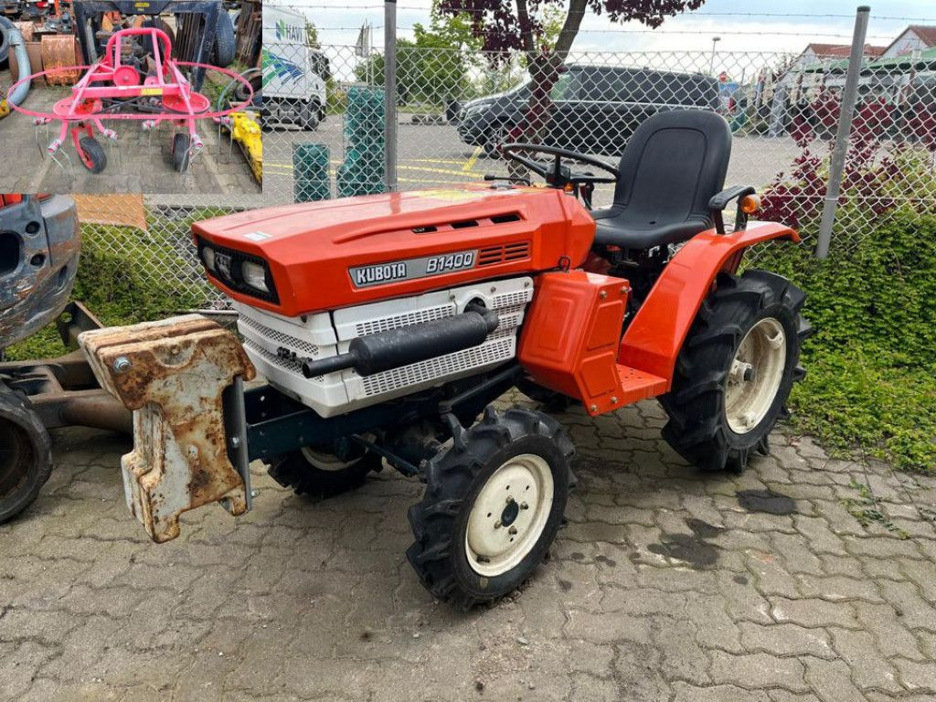 Kubota Trecker 1400 Diverse mit Zapfwelle am Heck und H - Traktor: 1 kép. Kubota Trecker 1400 Diverse mit Zapfwelle am Heck und H - Traktor: 1 kép.