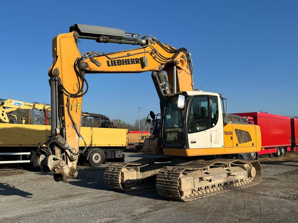 Liebherr R 926 SLC Ketten-/Raupenbagger Verstellausleger - Lánctalpas kotró: 2 kép. Liebherr R 926 SLC Ketten-/Raupenbagger Verstellausleger - Lánctalpas kotró: 2 kép.