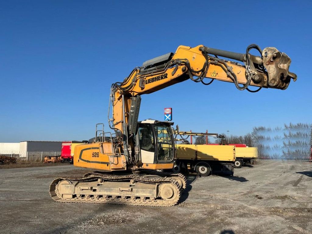 Liebherr R 926 SLC Ketten-/Raupenbagger Verstellausleger - Lánctalpas kotró: 3 kép. Liebherr R 926 SLC Ketten-/Raupenbagger Verstellausleger - Lánctalpas kotró: 3 kép.