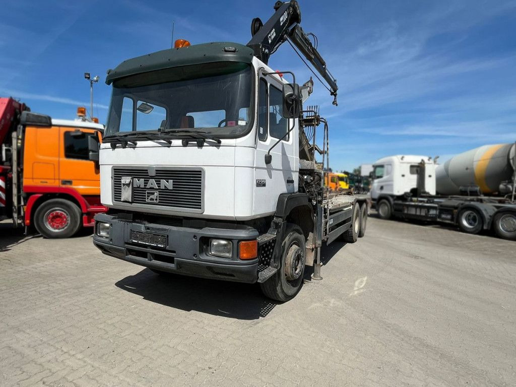 MAN F2000 27.342 6x4 Abrollkipper mit Kran - Darus autó: 1 kép. MAN F2000 27.342 6x4 Abrollkipper mit Kran - Darus autó: 1 kép.