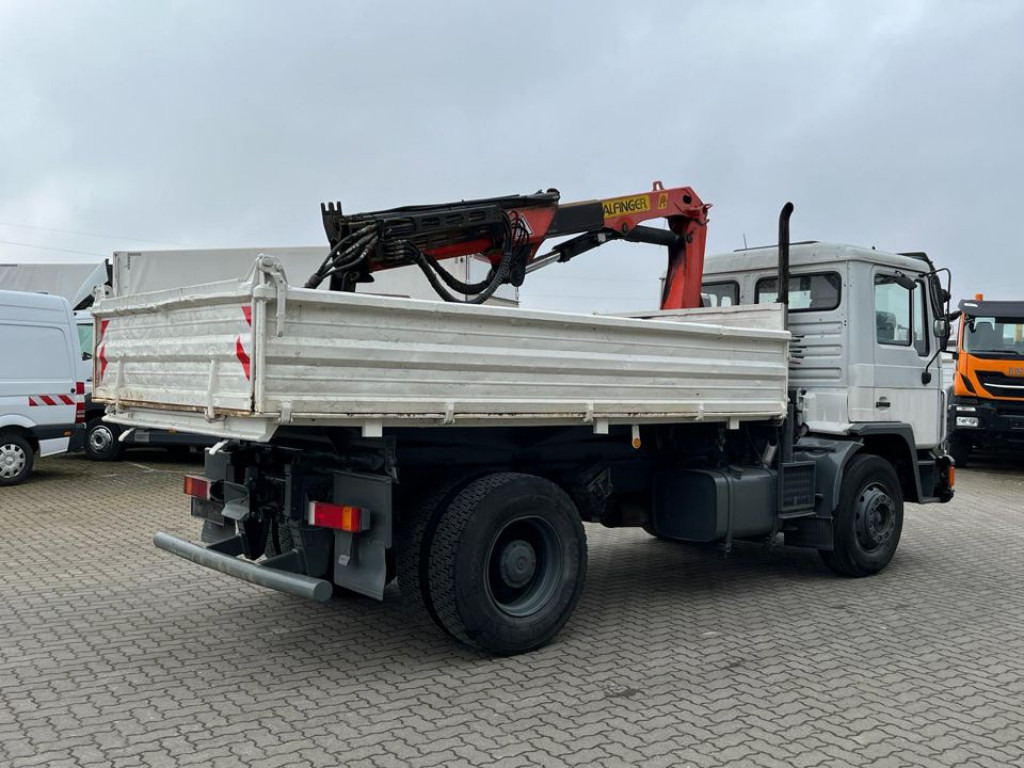 MAN F90 18.232 FK 2-Achs Kipper Kran Palf. PK 8000 - Billenőplatós teherautó, Darus autó: 4 kép. MAN F90 18.232 FK 2-Achs Kipper Kran Palf. PK 8000 - Billenőplatós teherautó, Darus autó: 4 kép.