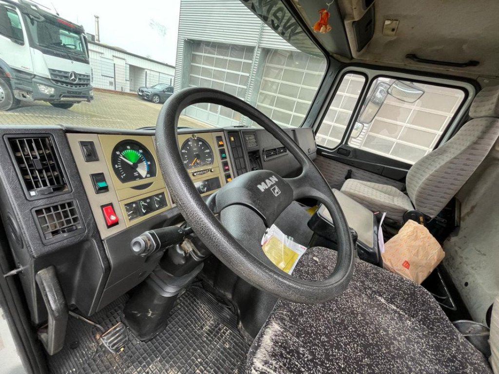 MAN F90 18.232 FK 2-Achs Kipper Kran Palf. PK 8000 - Billenőplatós teherautó, Darus autó: 5 kép. MAN F90 18.232 FK 2-Achs Kipper Kran Palf. PK 8000 - Billenőplatós teherautó, Darus autó: 5 kép.