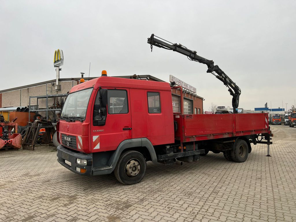 MAN LE 12.225 LC Pritsche Heckkran 6 Zylinder Doka Topzust - Platós teherautó, Darus autó: 1 kép. MAN LE 12.225 LC Pritsche Heckkran 6 Zylinder Doka Topzust - Platós teherautó, Darus autó: 1 kép.
