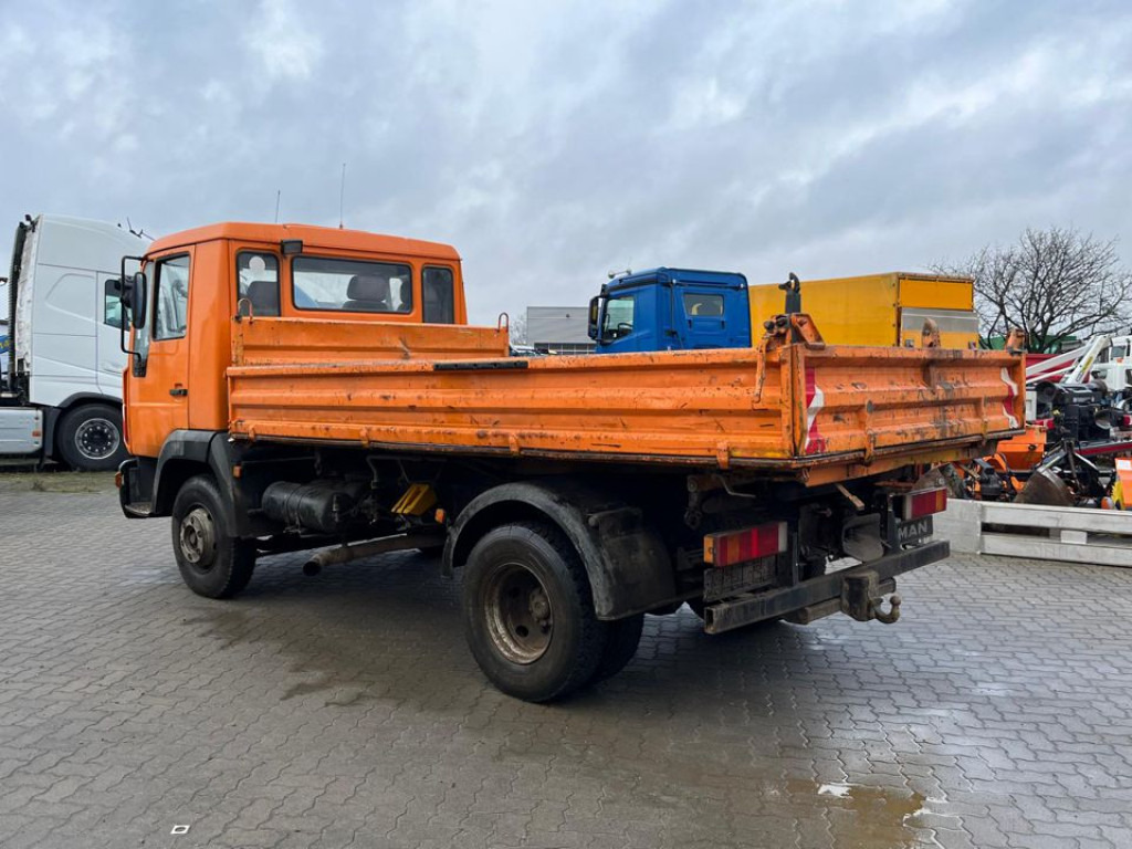 MAN LE 8.180 K 2-Achs Kipper Meiller - Billenőplatós teherautó: 5 kép. MAN LE 8.180 K 2-Achs Kipper Meiller - Billenőplatós teherautó: 5 kép.