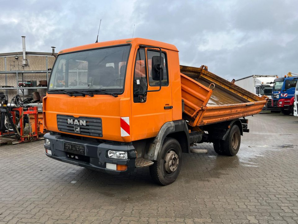 MAN MAN LE 2-Achs Kipper 8.180 K Meiller - Billenőplatós teherautó: 1 kép. MAN MAN LE 2-Achs Kipper 8.180 K Meiller - Billenőplatós teherautó: 1 kép.