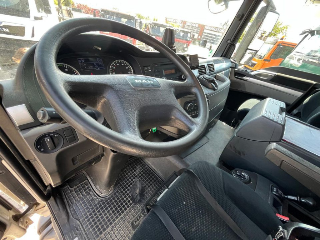 MAN MAN TG-S Pritsche Heckkran 26.400 6x2-2 BL 5xhydr.Ausschub, Funk - Ponyvás teherautó, Darus autó: 5 kép. MAN MAN TG-S Pritsche Heckkran 26.400 6x2-2 BL 5xhydr.Ausschub, Funk - Ponyvás teherautó, Darus autó: 5 kép.