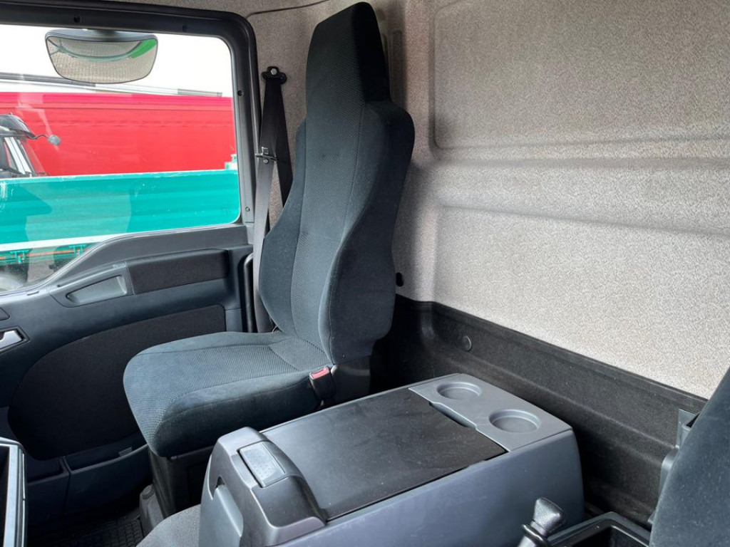 MAN TG-L 12.220 4x2 BL Standardkoffer LBW LBW 1.5 to - Dobozos felépítményű teherautó: 4 kép. MAN TG-L 12.220 4x2 BL Standardkoffer LBW LBW 1.5 to - Dobozos felépítményű teherautó: 4 kép.