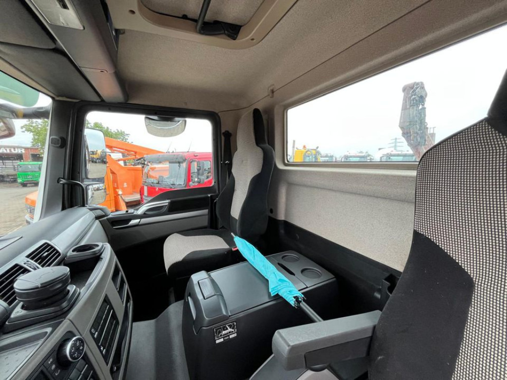 MAN TG-M 18.320 4x2 Absetzkipper Meiller, Funk - Konténerszállító: 2 kép. MAN TG-M 18.320 4x2 Absetzkipper Meiller, Funk - Konténerszállító: 2 kép.