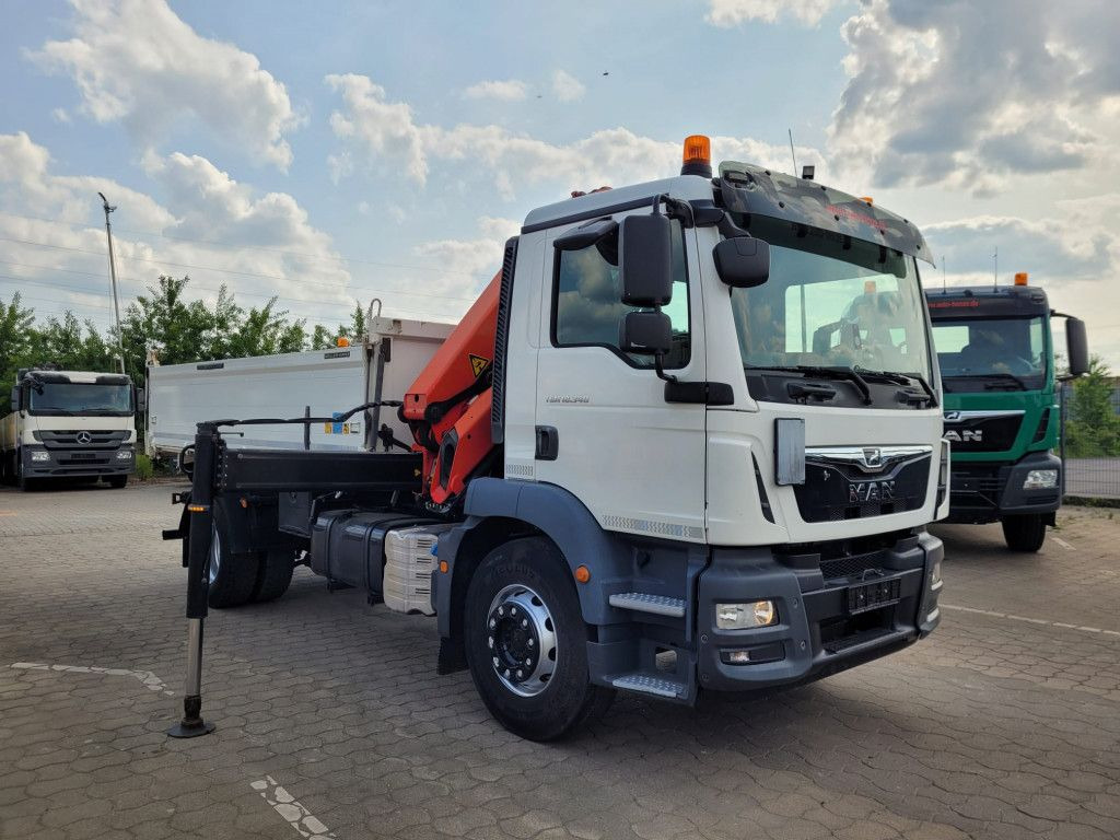 MAN TG-M 18.340 4x2 2-Achs Kipper Kran Palf. PK 130 - Billenőplatós teherautó, Darus autó: 2 kép. MAN TG-M 18.340 4x2 2-Achs Kipper Kran Palf. PK 130 - Billenőplatós teherautó, Darus autó: 2 kép.