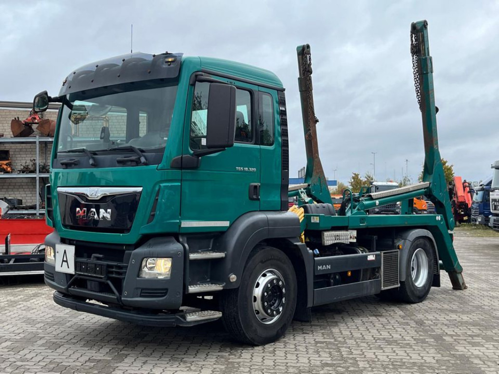 MAN TG-S 18.320 4x2 Absetzkipper VDL - Konténerszállító: 1 kép. MAN TG-S 18.320 4x2 Absetzkipper VDL - Konténerszállító: 1 kép.