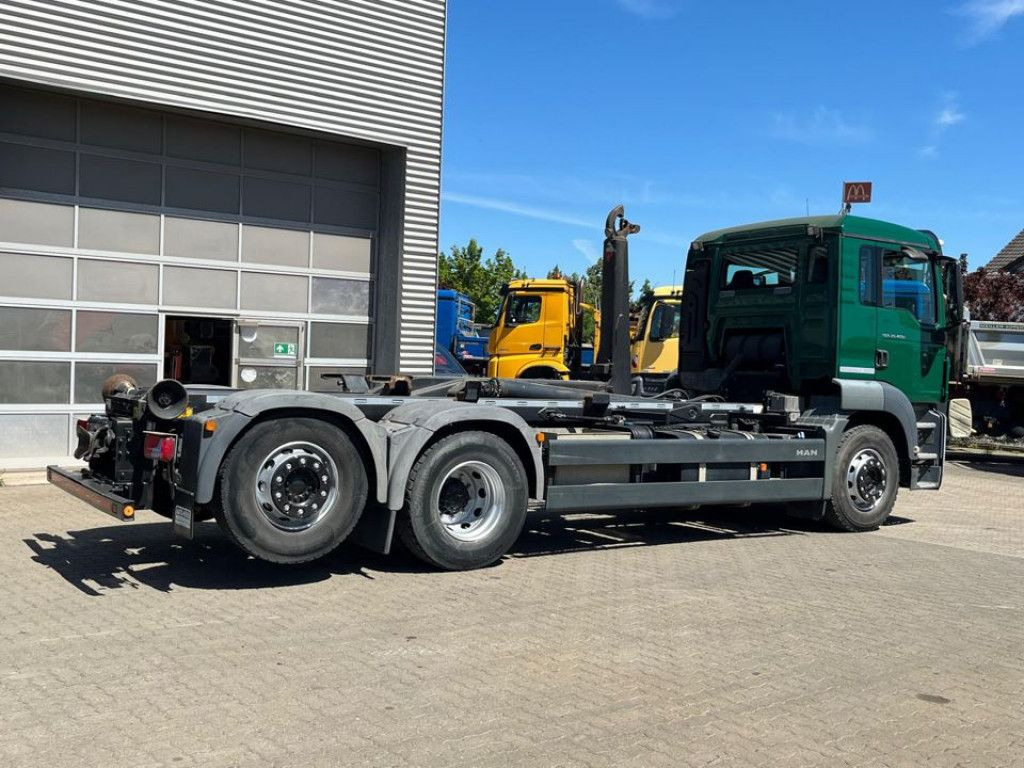 MAN TG-S 26.400 6x2-2 BL Abrollkipper org. nur237TKM - Horgos rakodó teherautó: 3 kép. MAN TG-S 26.400 6x2-2 BL Abrollkipper org. nur237TKM - Horgos rakodó teherautó: 3 kép.