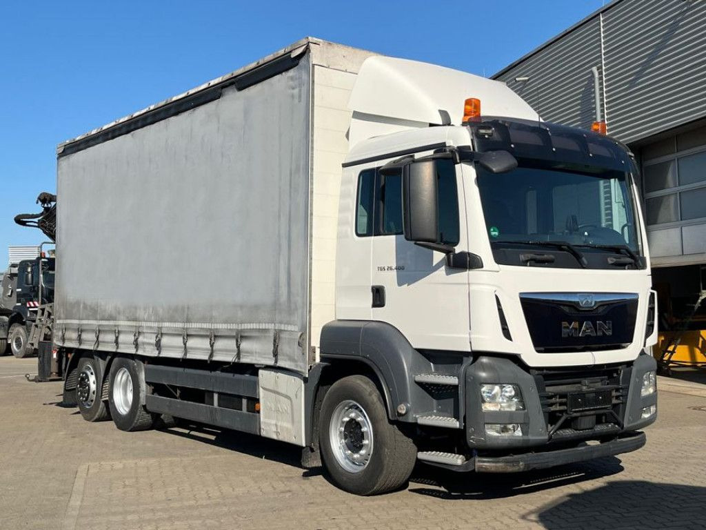 MAN TG-S 26.400 6x2-2 BL Pritsche Heckkran 5xhydr.Au - Platós teherautó, Darus autó: 2 kép. MAN TG-S 26.400 6x2-2 BL Pritsche Heckkran 5xhydr.Au - Platós teherautó, Darus autó: 2 kép.