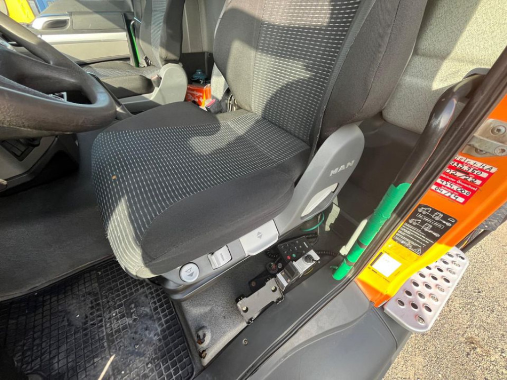 MAN TG-S 26.400 6x4H-2 BL Abrollkipper mit Kran Lift Lenk - Horgos rakodó teherautó, Darus autó: 4 kép. MAN TG-S 26.400 6x4H-2 BL Abrollkipper mit Kran Lift Lenk - Horgos rakodó teherautó, Darus autó: 4 kép.