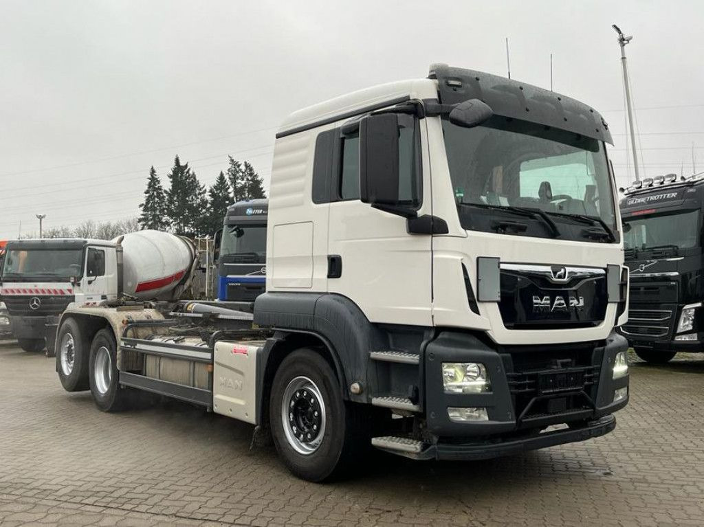 MAN TG-S 26.460 6x2-2 BL Abrollkipper Meiller, Funk - Horgos rakodó teherautó: 2 kép. MAN TG-S 26.460 6x2-2 BL Abrollkipper Meiller, Funk - Horgos rakodó teherautó: 2 kép.