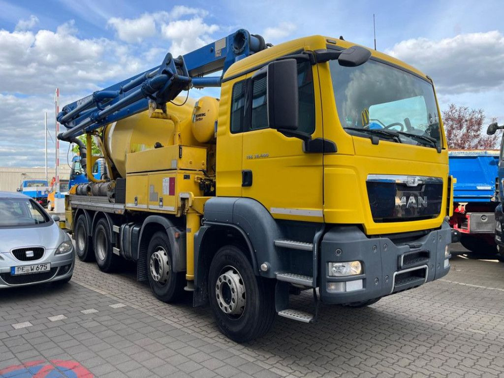 MAN TG-S 35.360 8x4 BB Pumi Pumi 24mKolbenpumpe deut - Betonpumpa: 2 kép. MAN TG-S 35.360 8x4 BB Pumi Pumi 24mKolbenpumpe deut - Betonpumpa: 2 kép.