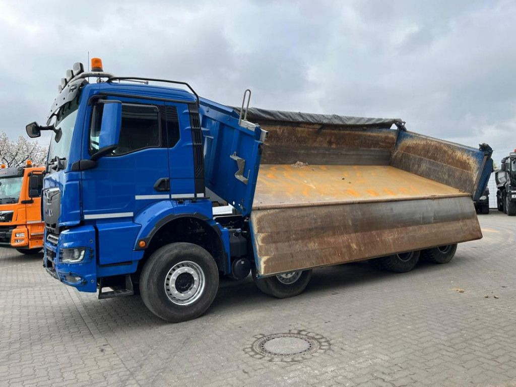 MAN TG-S 35.510 8x4 BB 4-Achs Kipper Bordmatik nur 1 - Billenőplatós teherautó: 3 kép. MAN TG-S 35.510 8x4 BB 4-Achs Kipper Bordmatik nur 1 - Billenőplatós teherautó: 3 kép.