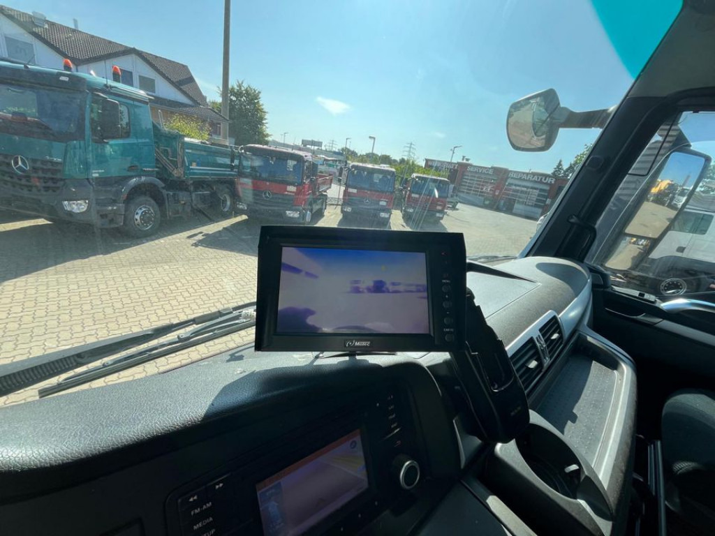 MAN TG-X 26.400 6x2 Pritsche Heckkran Palfinger 34002 - Platós teherautó, Darus autó: 4 kép. MAN TG-X 26.400 6x2 Pritsche Heckkran Palfinger 34002 - Platós teherautó, Darus autó: 4 kép.