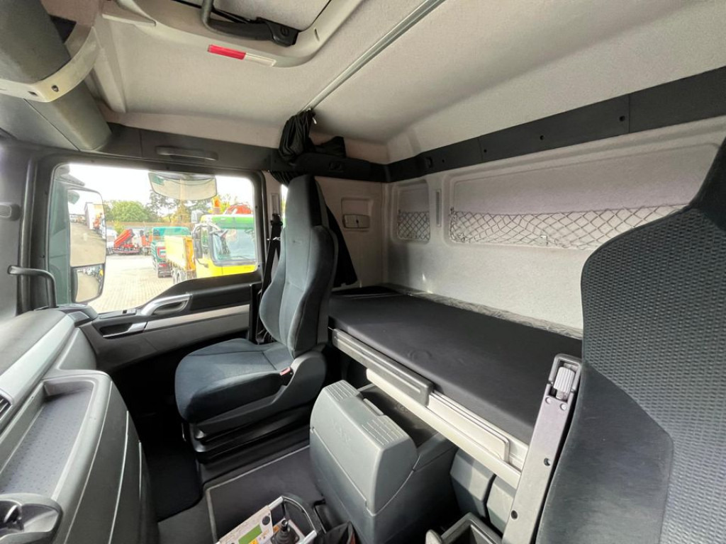 MAN TG-X 26.440 6x2-2 BL Pritsche Heckkran Fassi 360 36m to, Lenk Lift - Platós teherautó, Darus autó: 5 kép. MAN TG-X 26.440 6x2-2 BL Pritsche Heckkran Fassi 360 36m to, Lenk Lift - Platós teherautó, Darus autó: 5 kép.