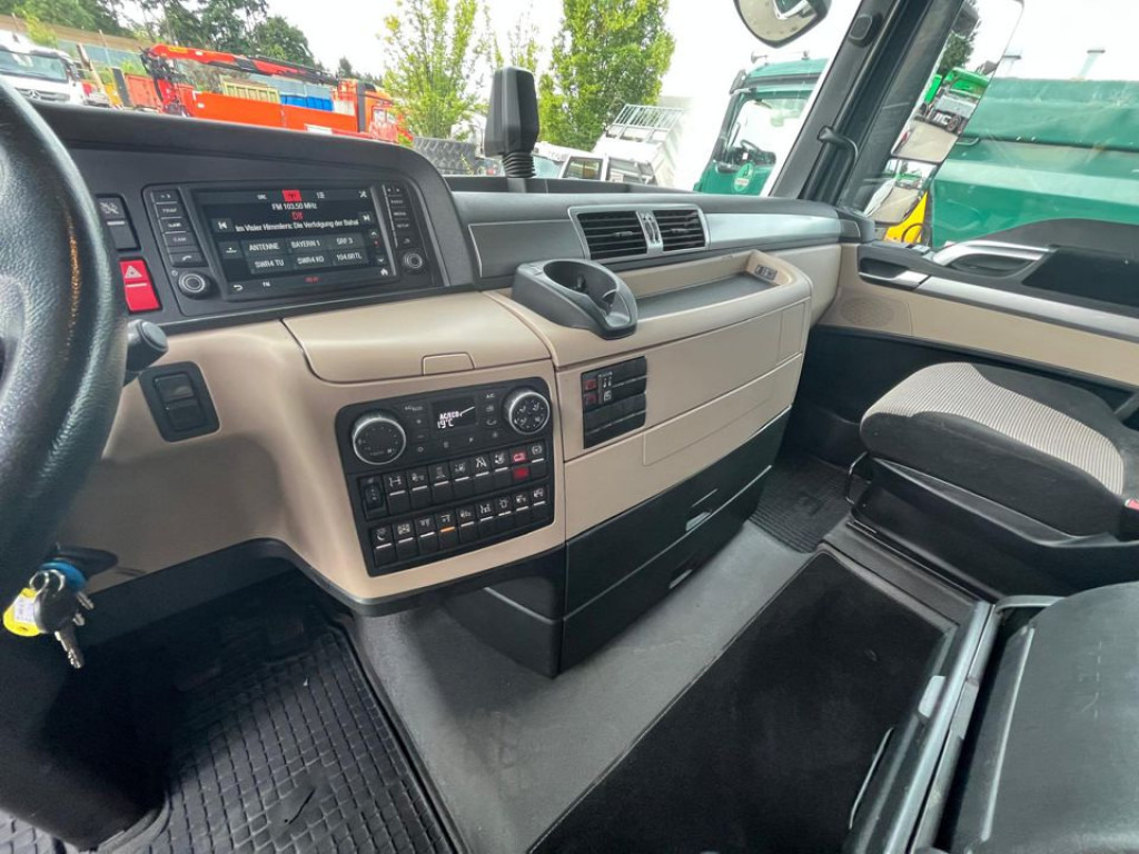 MAN TG-X 26.460 6x2-2 BL Pritsche Kran PK 24.001 Funk Lenk - Platós teherautó, Darus autó: 3 kép. MAN TG-X 26.460 6x2-2 BL Pritsche Kran PK 24.001 Funk Lenk - Platós teherautó, Darus autó: 3 kép.