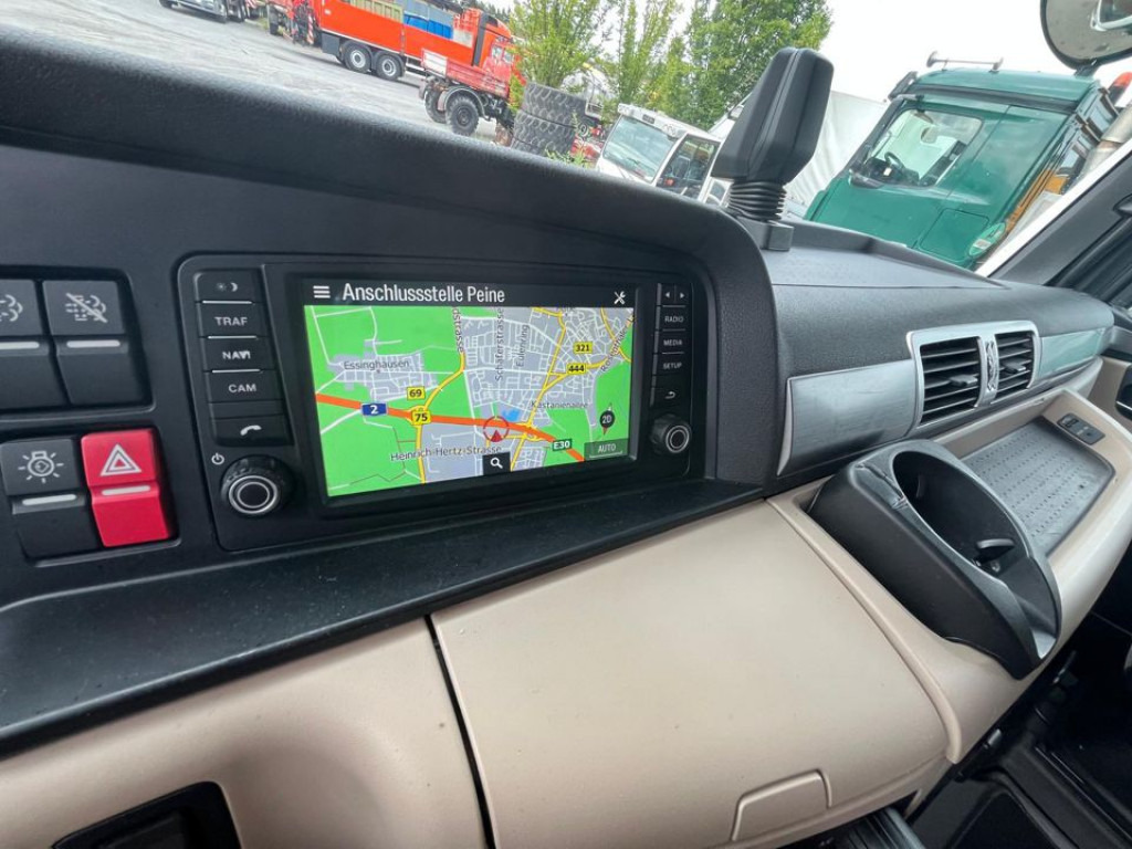 MAN TG-X 26.460 6x2-2 BL Pritsche Kran PK 24.001 Funk Lenk - Platós teherautó, Darus autó: 2 kép. MAN TG-X 26.460 6x2-2 BL Pritsche Kran PK 24.001 Funk Lenk - Platós teherautó, Darus autó: 2 kép.